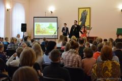 Воспитанники воскресной школы собора поздравили матерей с праздником Покрова Пресвятой Богородицы концертом