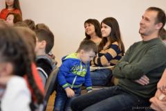 Воспитанники воскресной школы собора поздравили матерей с праздником Покрова Пресвятой Богородицы концертом