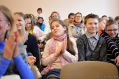 Воспитанники воскресной школы собора поздравили матерей с праздником Покрова Пресвятой Богородицы концертом