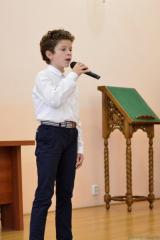 Воспитанники воскресной школы собора поздравили матерей с праздником Покрова Пресвятой Богородицы концертом