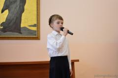 Воспитанники воскресной школы собора поздравили матерей с праздником Покрова Пресвятой Богородицы концертом