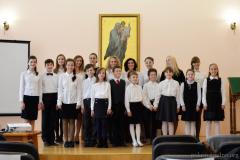 Воспитанники воскресной школы собора поздравили матерей с праздником Покрова Пресвятой Богородицы концертом