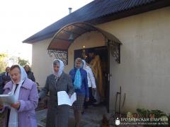 В деревне Галубы установили крест на купол новосооруженного домового храма