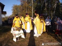 В деревне Галубы установили крест на купол новосооруженного домового храма