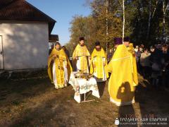 В деревне Галубы установили крест на купол новосооруженного домового храма