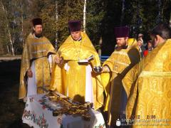 В деревне Галубы установили крест на купол новосооруженного домового храма