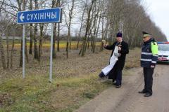 Священник принял участие в акции Мостовской госавтоинспекции