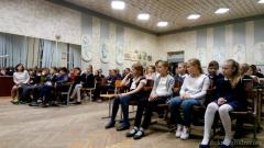 О дружбе и единстве с учащимися школы №8 поговорил клирик Покровского собора