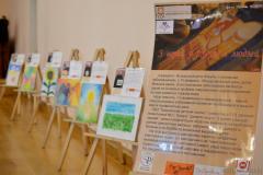 Выставка "З верай у жыццё і людзей" открылась в актовом зале Покровского собора