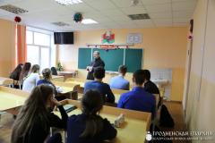 Благочинный Зельвенского округа провел встречу с учащимися гимназии №1 поселка Зельва