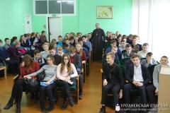 Благочинный Зельвенского округа провел беседу с учащимися Зельвенской средней школы №2