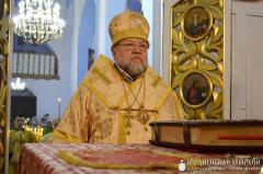 Архиепископ Артемий совершил литургию в храме в честь Воздвижения Креста Господня деревни Свислочь