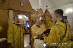 В день памяти святителя Николая архиепископ Артемий совершил литургию и хиротонию в домовой церкви Архиерейского Подворья