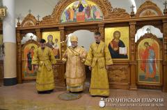 В день памяти святителя Николая архиепископ Артемий совершил литургию и хиротонию в домовой церкви Архиерейского Подворья