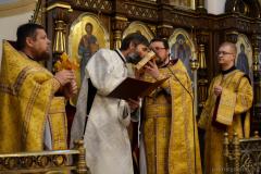 В Неделю Святых Праотец Архиепископ Артемий совершил в Покровском соборе Божественную литургию и иерейскую хиротонию