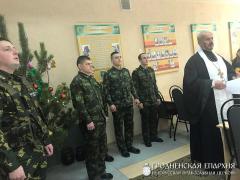 В день Рождества Христова настоятель и молодежный хор прихода поселка Берестовица посетили заставу №9