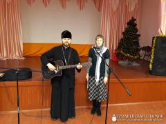 В дни святок священники посетили дом-интернат в Вертелишках
