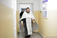 Клирик Покровского собора совершил чин великого освящения воды в цеху розлива минеральной воды в деревне Поречье