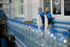 Клирик Покровского собора совершил чин великого освящения воды в цеху розлива минеральной воды в деревне Поречье