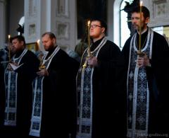 Архиепископ Артемий совершил повечерие с чтением Великого канона в Покровском соборе