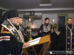 Владыка Артемий возглавил чтение Великого канона в нижнем храме прихода Усекновения Главы Иоанна Предтечи города Гродно