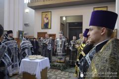 В пятницу первой седмицы Великого поста архиепископ Артемий совершил Литургию Преждеосвященных Даров в кафедральном соборе Волковыска