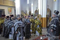 В пятницу первой седмицы Великого поста архиепископ Артемий совершил Литургию Преждеосвященных Даров в кафедральном соборе Волковыска