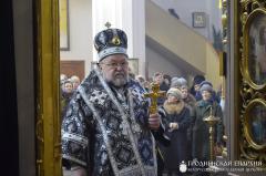 В пятницу первой седмицы Великого поста архиепископ Артемий совершил Литургию Преждеосвященных Даров в кафедральном соборе Волковыска