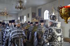 Архиепископ Артемий совершил Литургию Преждеосвященных Даров в храме Архистратига Михаила города Скидель