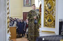 Архиепископ Артемий совершил Литургию Преждеосвященных Даров в храме Святой Троицы поселка Россь