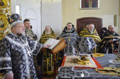 Архиепископ Артемий совершил Литургию Преждеосвященных Даров в храме Святой Троицы поселка Россь