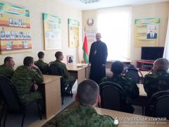 Священник провел беседу о деятельности Митрополита Иосифа (Семашко) в военнослужащими пограничной заставы №9 Священник провел беседу о деятельности Митрополита Иосифа (Семашко) в военнослужащими пограничной заставы №9