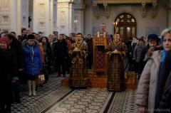 В Неделю Крестопоклонную архиепископ Артемий возглавил Литургию в Покровском соборе