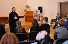 Читательская конференция по книге И. С. Шмелева «Лето Господне» состоялась в приходской школе Покровского собора Читательская конференция по книге И. С. Шмелева «Лето Господне» состоялась в приходской школе Покровского собора