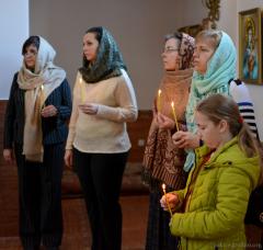 В Коложской церкви была совершена панихида по жертвам трагедии в торгово-развлекательном центре «Зимняя вишня» В Коложской церкви была совершена панихида по жертвам трагедии в торгово-развлекательном центре «Зимняя вишня»