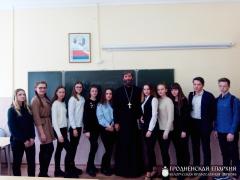 Священник провел беседу с учащимися школы №1 города Скидель Священник провел беседу с учащимися школы №1 города Скидель