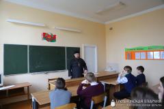 Благочинный Зельвенского округа встретился с родителями и учащимися Каролинской средней школы Благочинный Зельвенского округа встретился с родителями и учащимися Каролинской средней школы