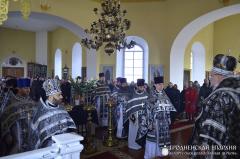 Архиепископ Артемий совершил Литургию Преждеосвященных Даров в храме поселка Острино