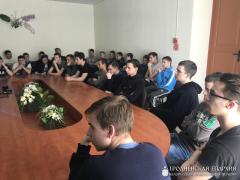 Священник встретился со студентами колледжа коммунального хозяйства