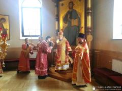 В праздник Радоницы архиепископ Артемий совершил литургию в кафедральном соборе Гродно