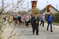 В день Радоницы в поселке Зельва состоялся традиционный Крестный ход