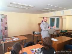 Священник провел ряд встреч со студентами медицинского колледжа