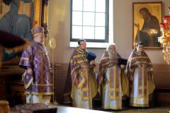 У Вялікі чацвер архіепіскап Арцемій узначаліў літургію ў кафедральным саборы Гродна