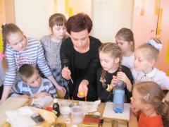 Майстар-клас "Абраз вачыма іканапісца" для вучняў школы №20 правяла кіраўнік іканапіснай студыі Пакроўскага сабора