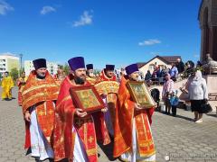 Архиепископ Артемий совершил литургию в храме великомученика Георгия поселка Красносельский