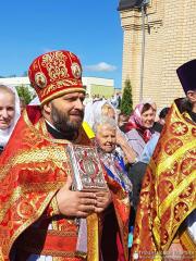 Архиепископ Артемий совершил литургию в храме великомученика Георгия поселка Красносельский