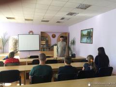 Священник встретился с учащимися Берестовицкого сельскохозяйственного лицея