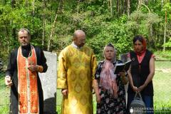 Панихиды по жертвам войны в деревнях Голынка и Острово Панихиды по жертвам войны в деревнях Голынка и Острово