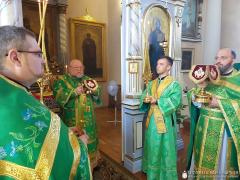 В день Святой Троицы архиепископ Артемий совершил литургию в храме поселка Зельва В день Святой Троицы архиепископ Артемий совершил литургию в храме поселка Зельва