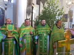 В день Святого Духа архиепископ Артемий совершил литургию в храме агрогородка Озеры В день Святого Духа архиепископ Артемий совершил литургию в храме агрогородка Озеры